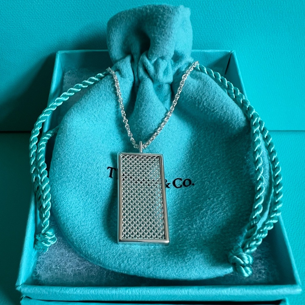 🌸🌸 Authentic Tiffany & Co. Screen Mesh Necklace